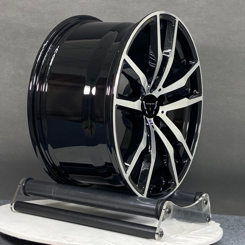 Custom forged aluminum alloy wheel with machined face by XE Auto