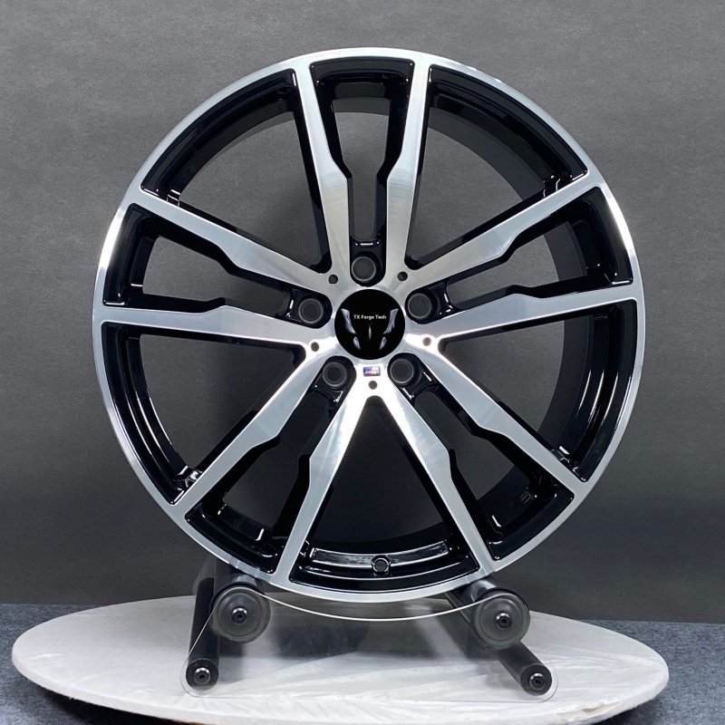 XE Auto forged 1-piece alloy wheel with black machined face